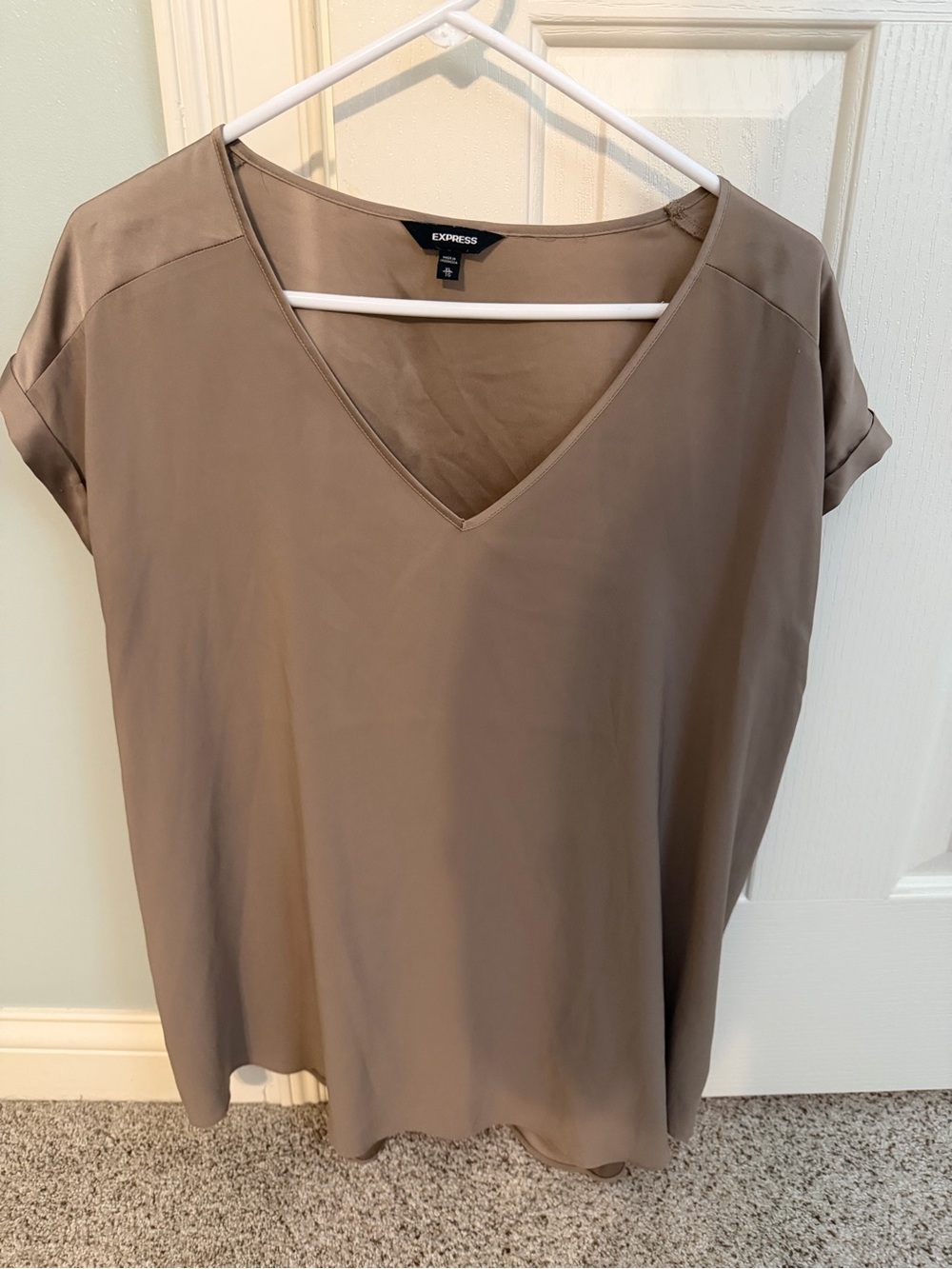 Express Taupe V-Neck Short Sleeve Blouse - Neutral Taupe